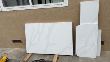 Quartz Pieces. Calacatta 9015.