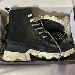 NWT Sorel Black And White Boots