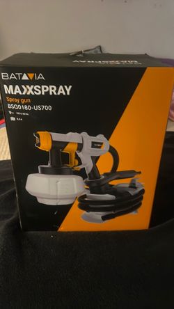 Portable paint sprayer