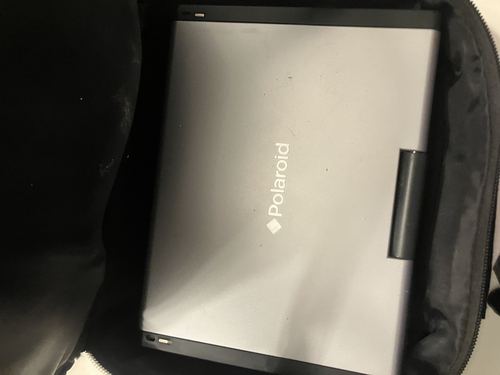 Polaroid portable DVD/CD Player With Battery Pack And Cord
