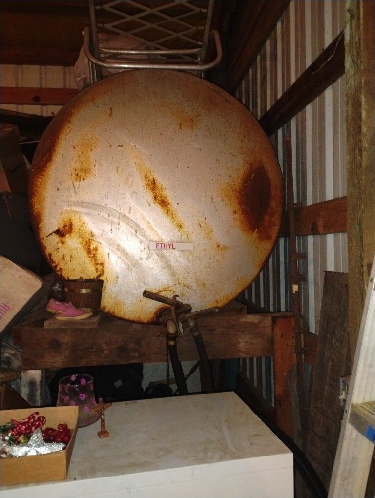 500 Gal Steel Fuel Tank With Hose And Gravity Fed Nozzle.