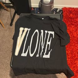 VLONE Tshirt Large In Kids