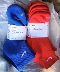 Rare nike everyday plus Dri fit  mens size L red & blue socks