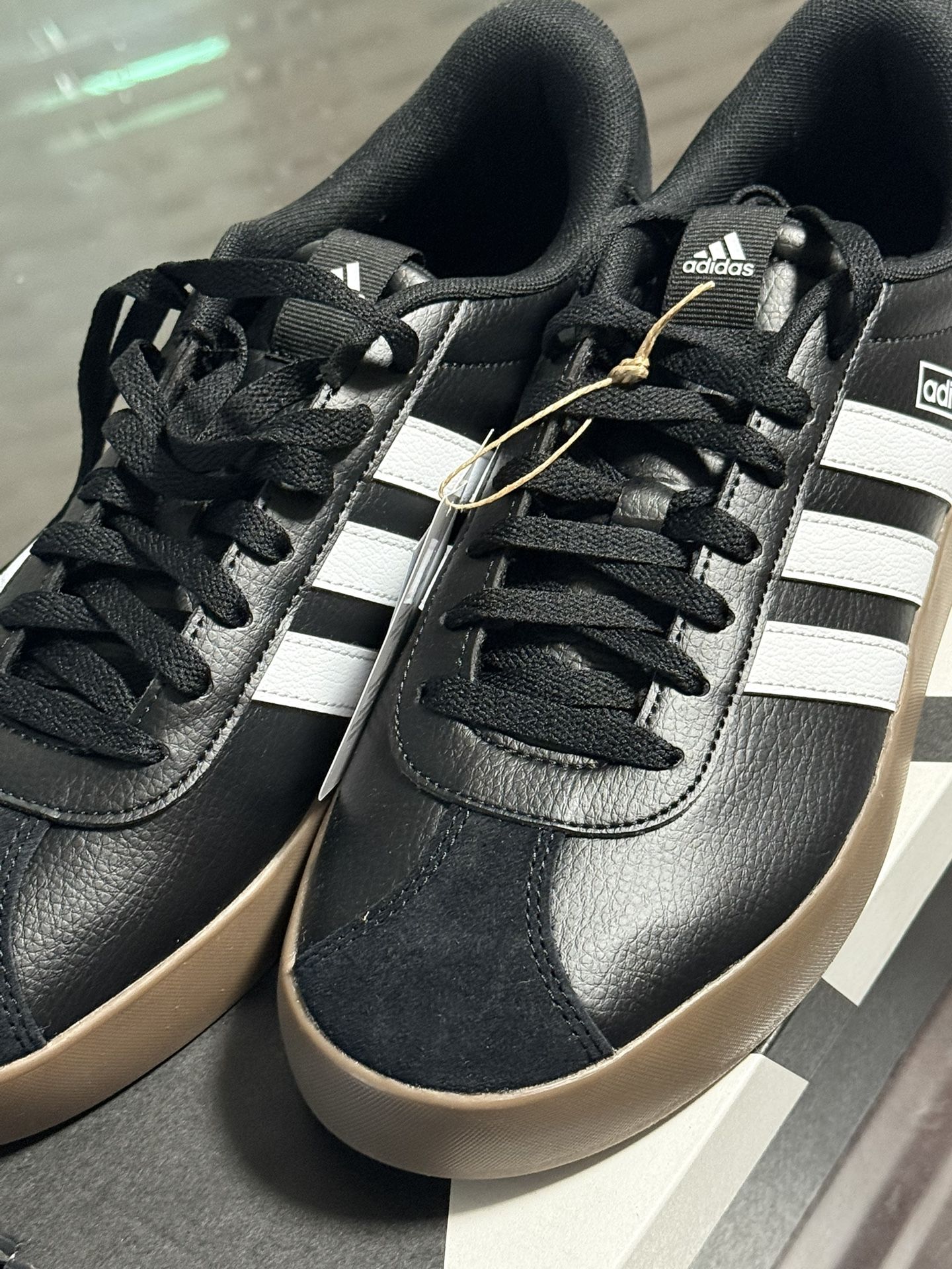 Adidas 9.5