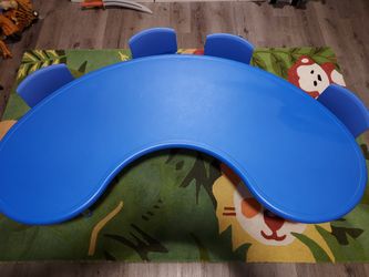 Kids' Horseshoe Table