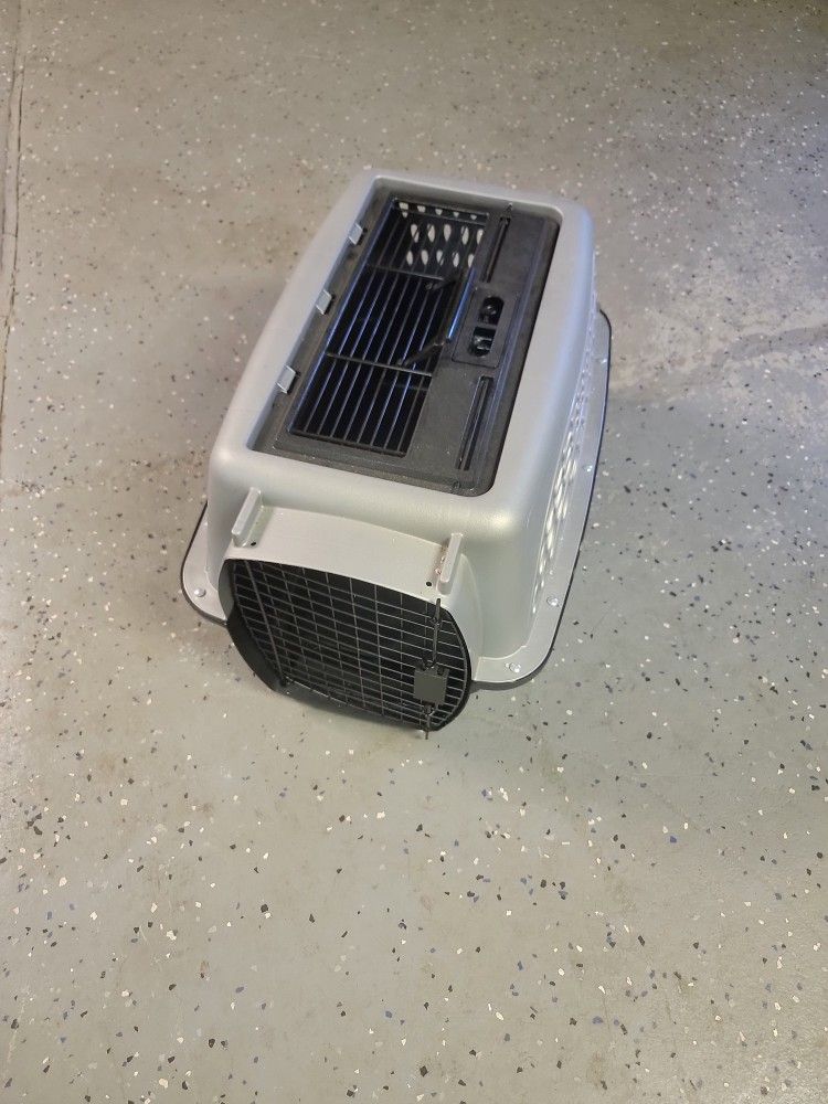 Medium Size Petmate Two Door Top Load Dog & Cat Kennel.