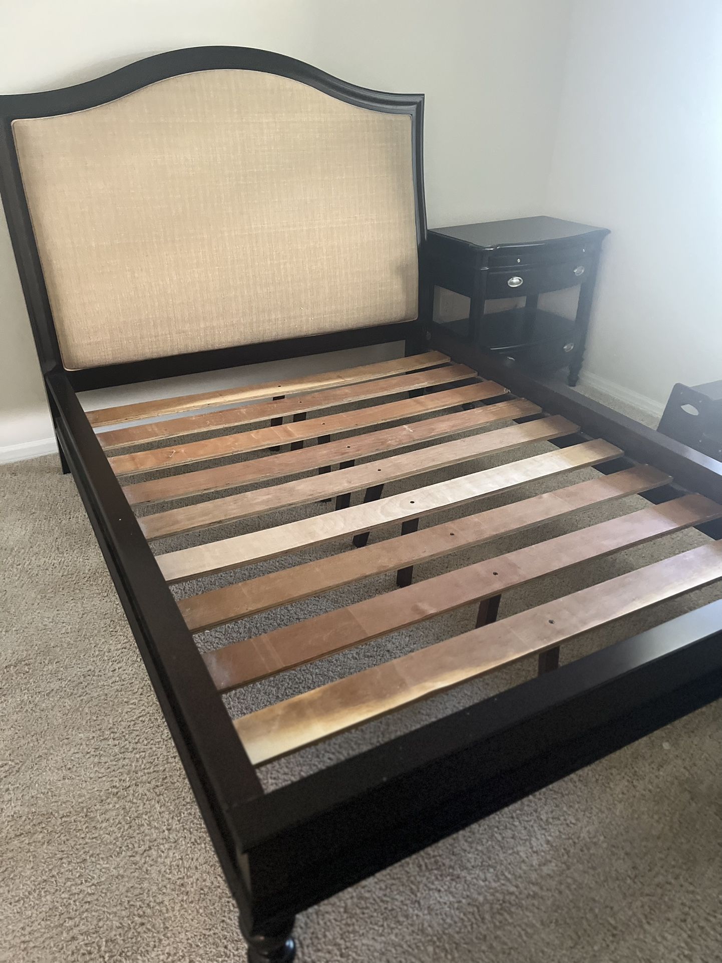 Havertys Furniture Queen Size Bedroom Set (Very High End)