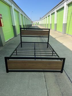 Queen Size Metal & Wood Platform Bed Frame
