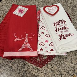 Valentine’s day decor ♥️