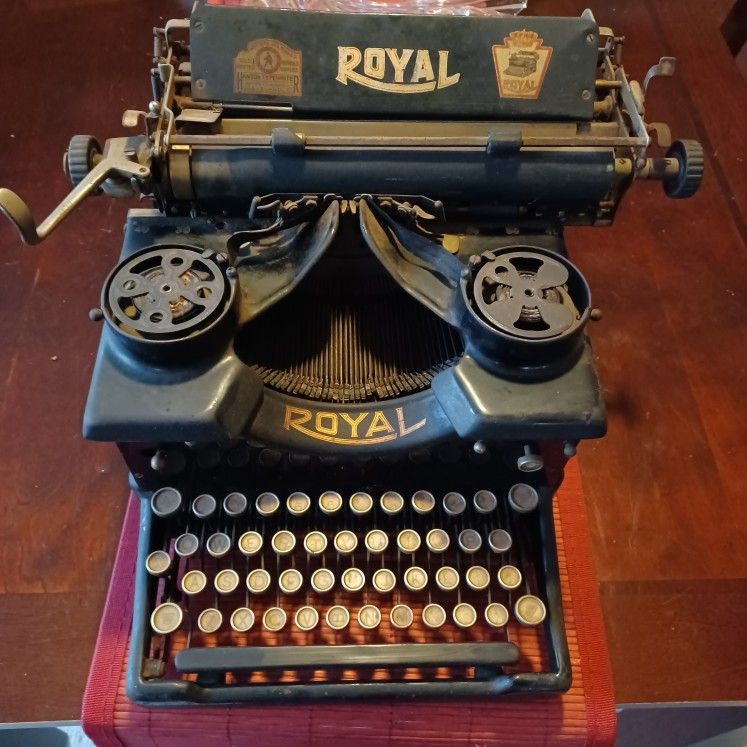 ca. 1900 Royal No. 10 Typewriter 