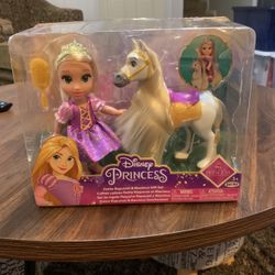 Disney Princess Petite Rapunzel & Maximus