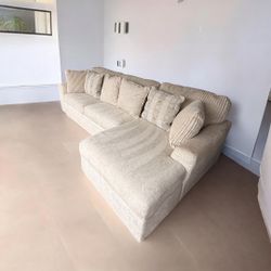 FREE DELIVERY | Large Sectional | Rooms To Go