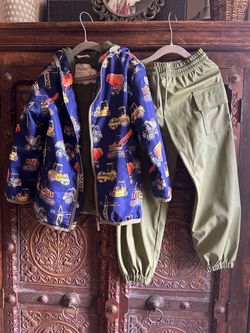 Hatley rain gear size 5/6