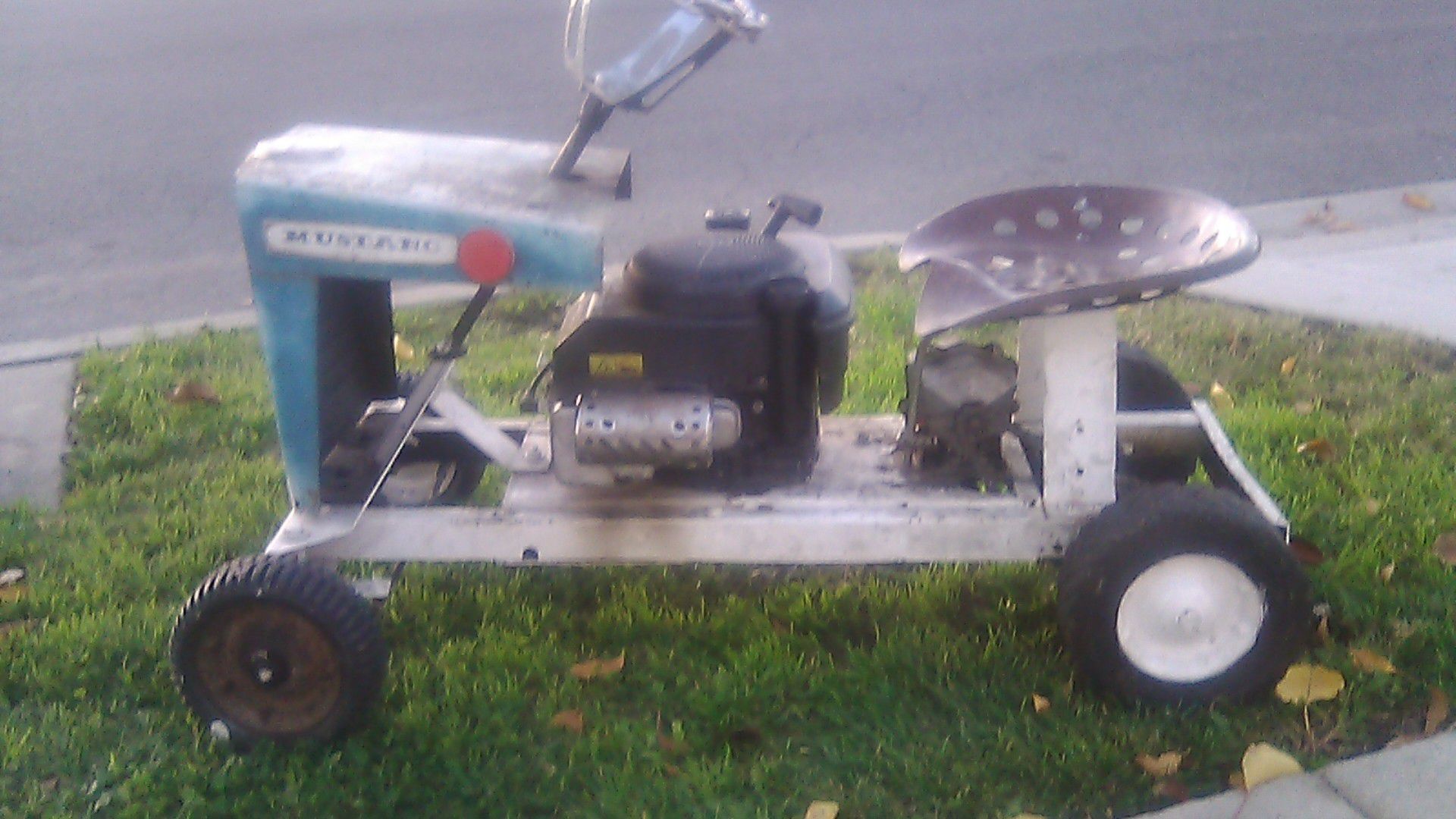 Lawn tractor-gocart