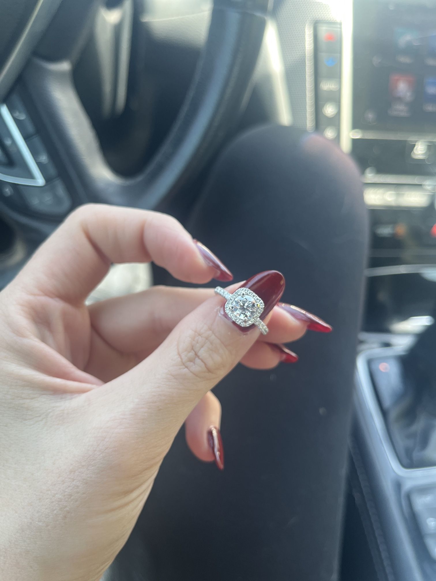 1 Carat Diamond Engagement Ring