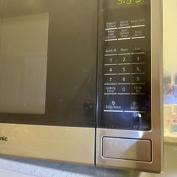 $367 Excellent Panasonic microwave- REDUCED