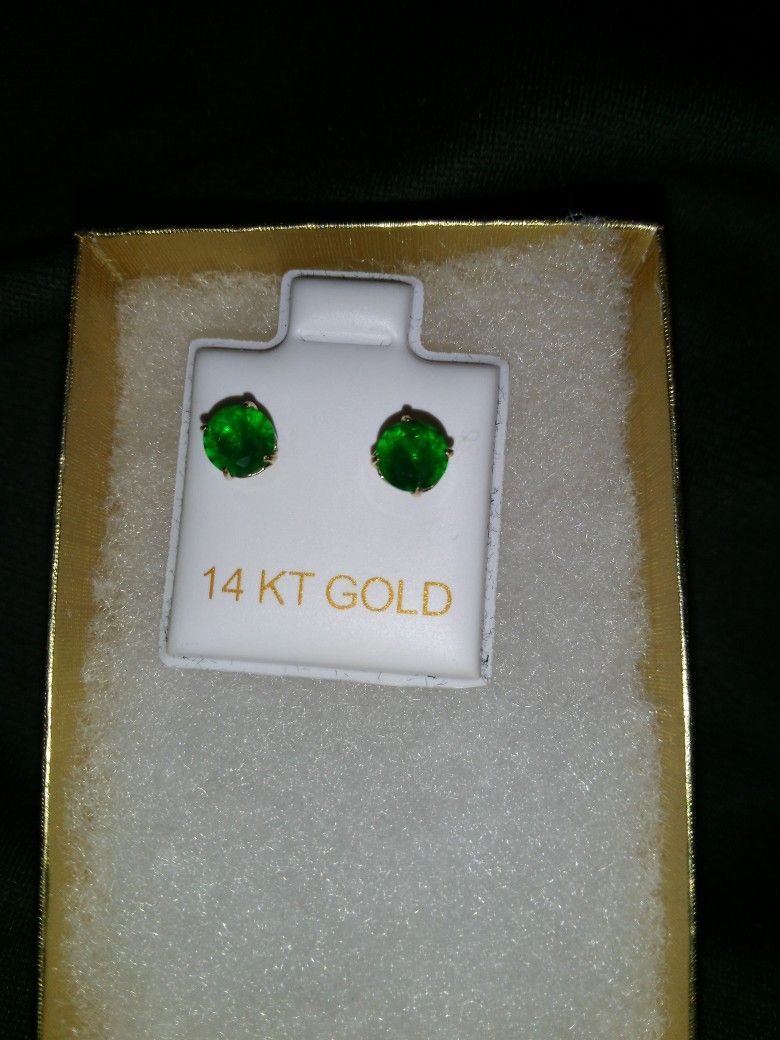14kt Gold Emerald Earrings