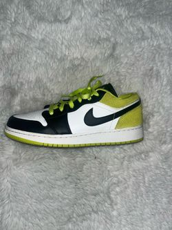 Air Jordan 1 Low’s ‘Black Cyber’ size 7 Mens
