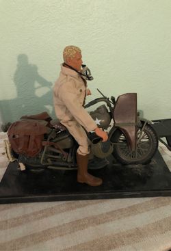 Steve McQueen action figure with display plate