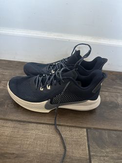 Nike Men’s Basketball Shoe