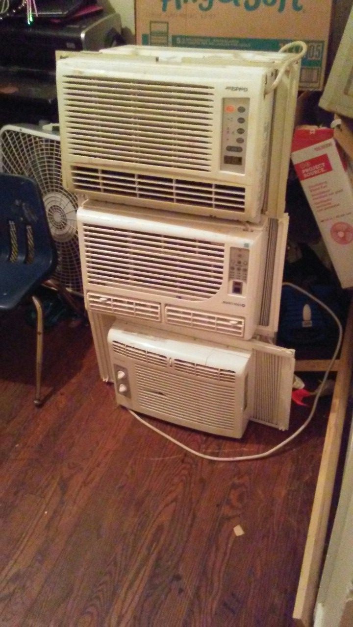 4 ac unit great condition works perfect all for 200 or 60 bucks each