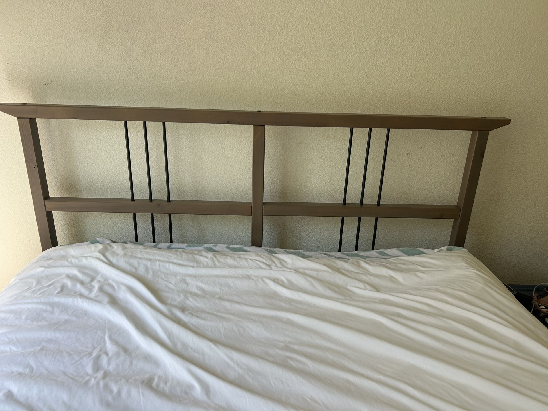 FREE QUEEN BED FRAME. 
