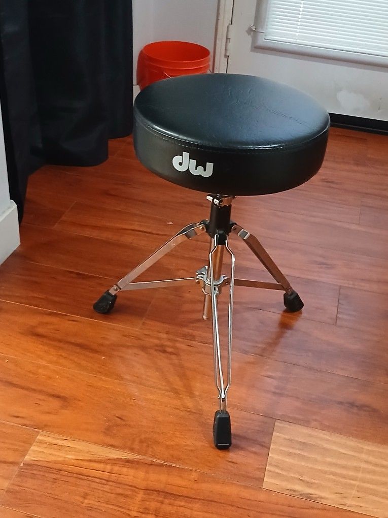 DW 5000 drummers Throne In Excellent Condition 