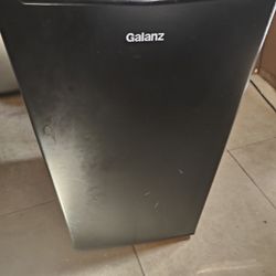 Galanz Mini Refrigerator Excellent Condition