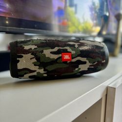 JBL Charge 3 Portable Bluetooth Speaker – Camo Edition