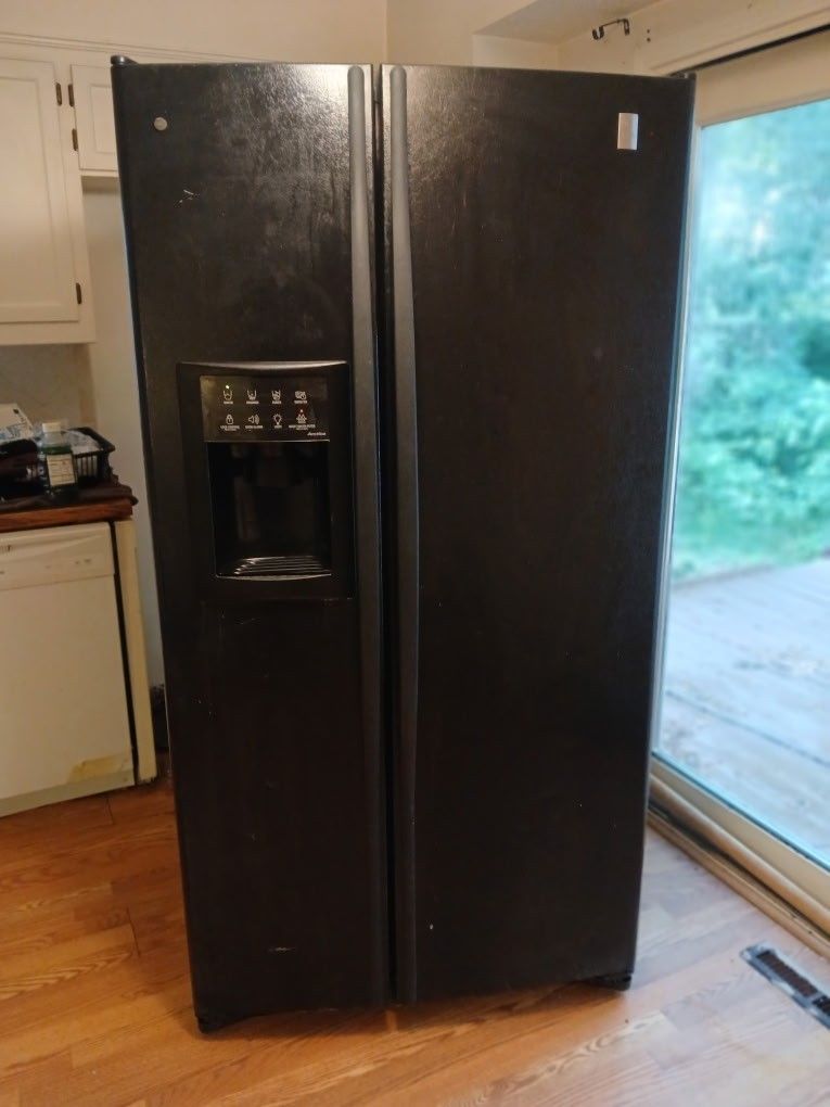 Black FRIDGE