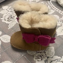 Baby Ugg  with Bow Size 0/1 
