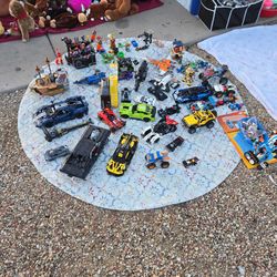 LOTS OF LEGOS