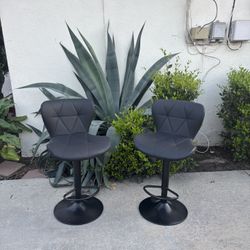 2 Black Bar stools