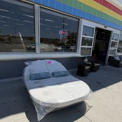 New In Box Sandra Ove Patio Daybed 