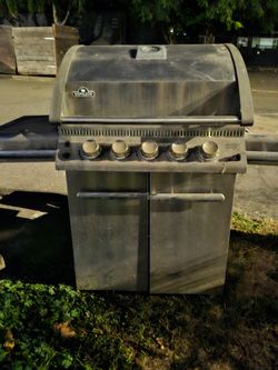 HUGE. .BBQ, old wood fence...air filters..wood pallet..