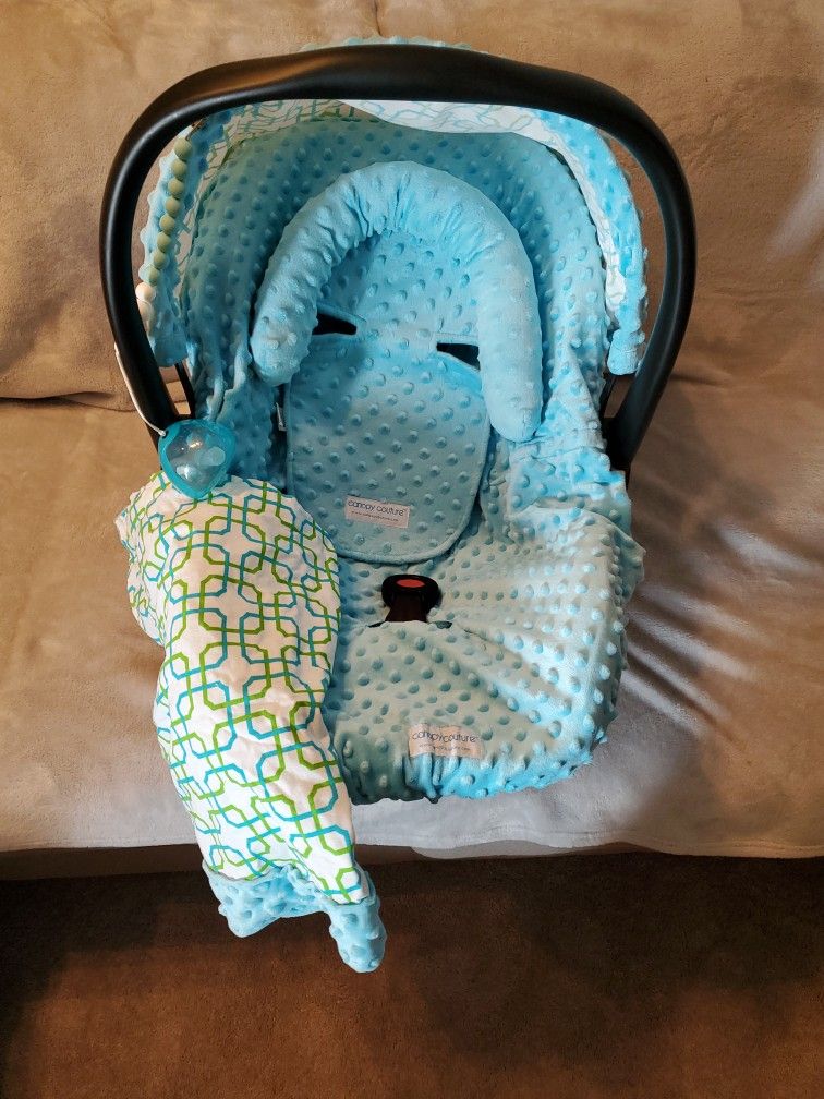 Newborn Carseat and Carier Graco