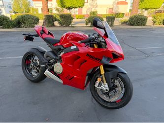 2024 Ducati Panigale V4S