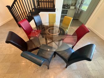 Round table with the Lazy Susan and 8 chair