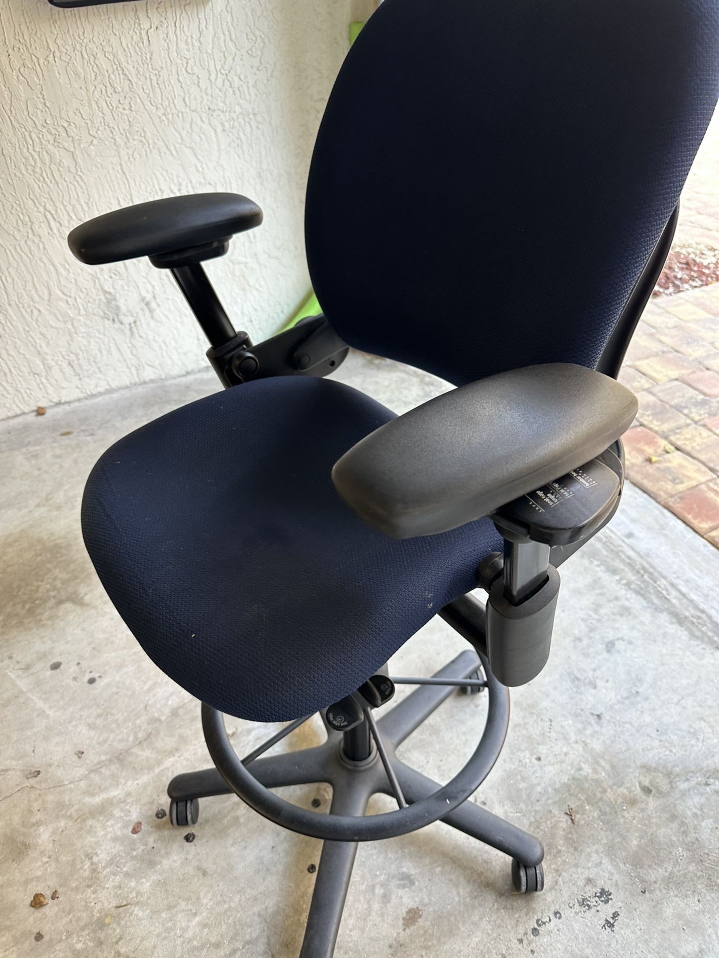 Steel case High Quality Drafting/Bar Chair 