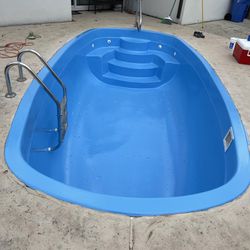 we paint epoxy fiberglass pool