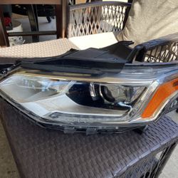 Luz De Izquierda De Una Traverse Chevrolet 2021