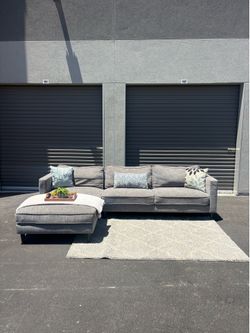 *Like New* Cloud Gray 2pc Modern Sectional Sofa (Free Delivery 🚚)