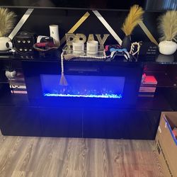 FREE / Pay What You Can – Beds, Bunk Bed, Fireplace & Dining Table