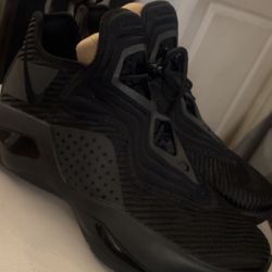 Nike lebron shoes 9.5