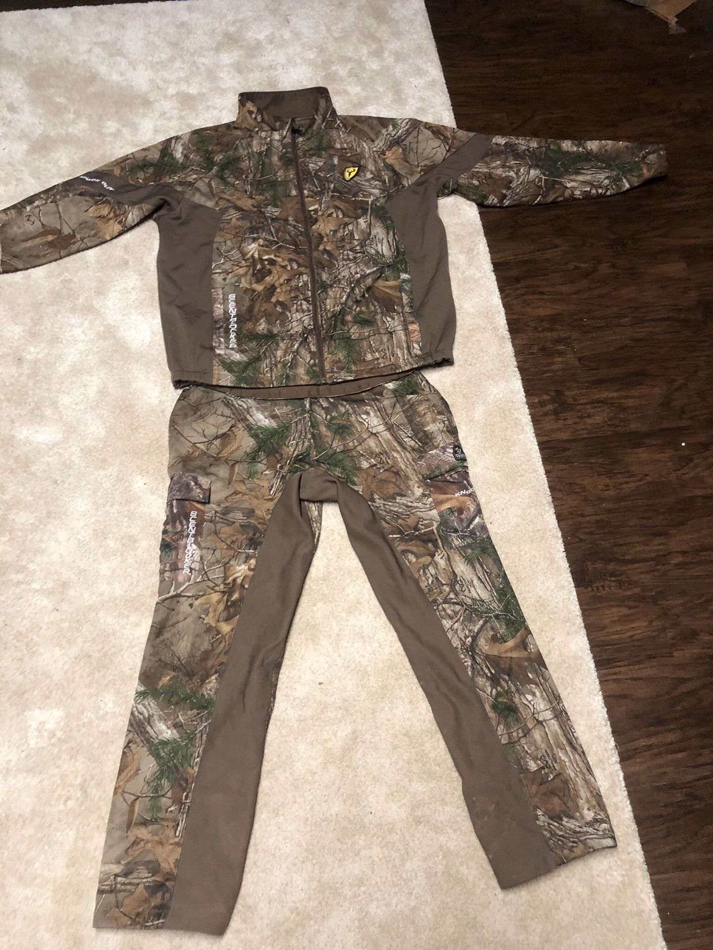 SCENT BLOCKER HUNTING SUIT for Sale in Aliquippa, PA OfferUp