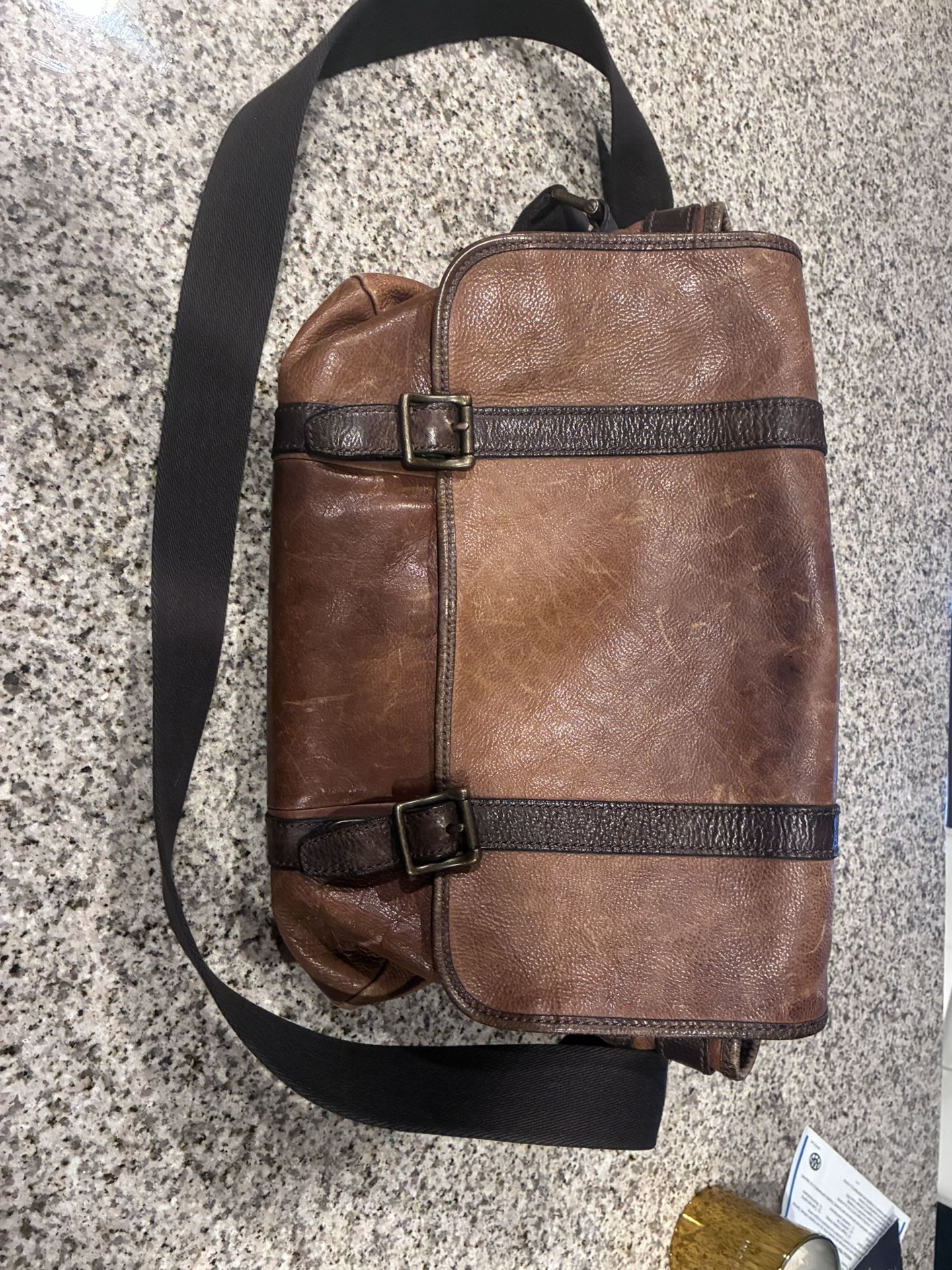 Vintage Fossil Leather Messenger Bag - Rugged Style & Timeless Quality