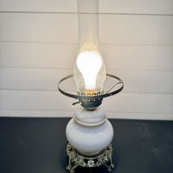 Vintage 3-Way Hurricane Lamp – H.S. Ind. 1977 – Gold Tone Base – Works Great!