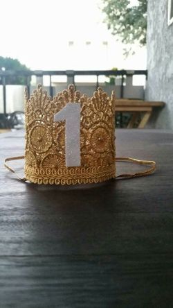 Gold lace crown