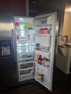 Samsung fridge for sale need it out by 31st on May