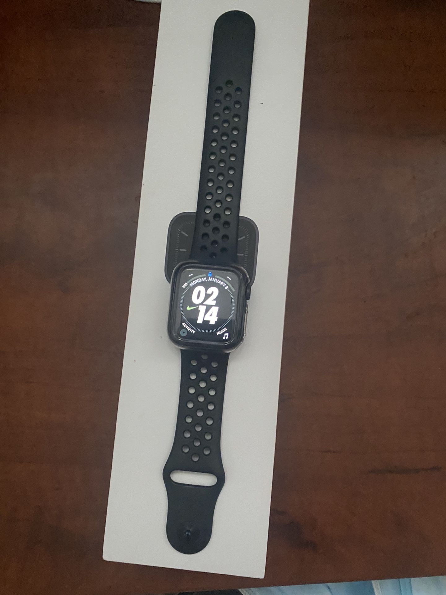  Apple Watch Series 5 Nike